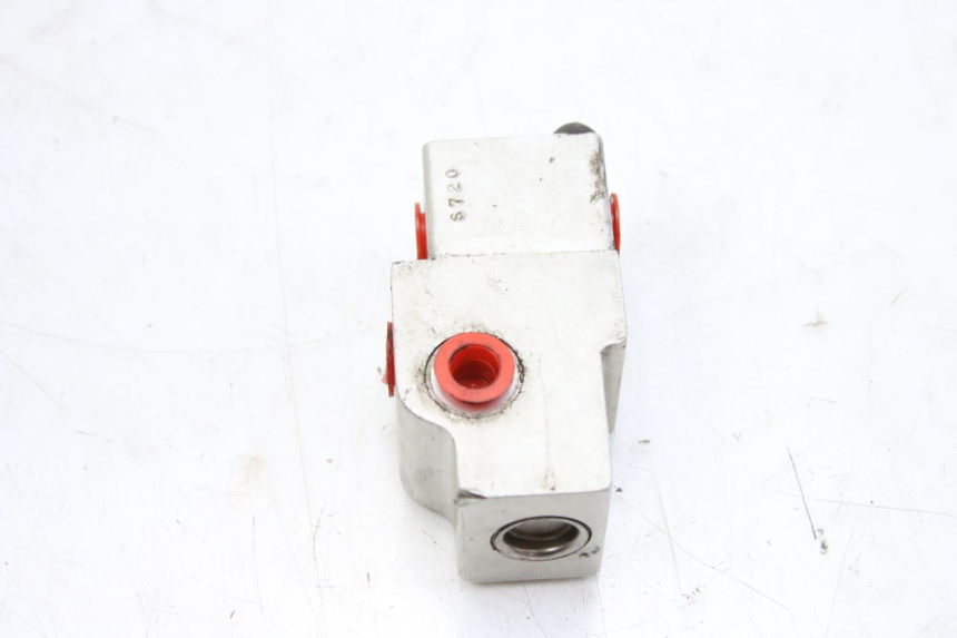 photo de DISTRIBUIDOR DE FREIO PEUGEOT TWEET 125 (2010 - 2017) - Pontos de fixação