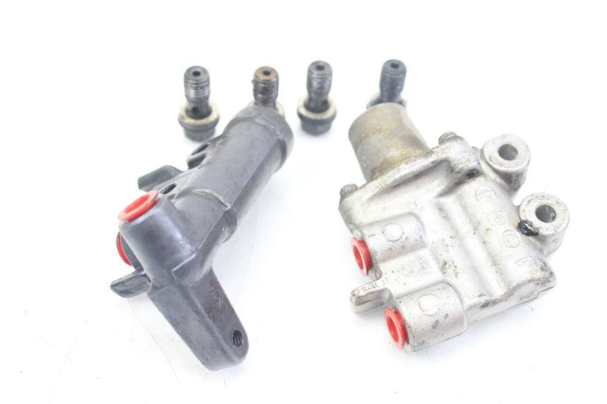 photo de DISTRIBUIDOR DE FREIO HONDA VFR FI RC46 800 (1998 - 2001) - Detalhe da peça