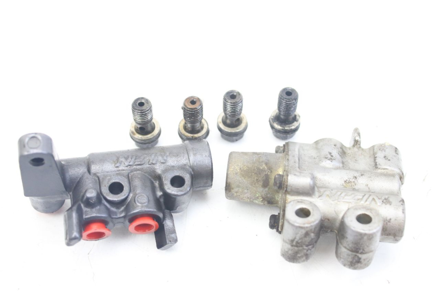 photo de DISTRIBUIDOR DE FREIO HONDA VFR FI RC46 800 (1998 - 2001) - Zoom do estado de desgaste