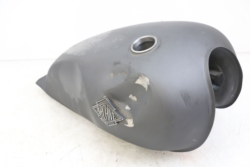 photo de RESERVATÓRIO DE COMBUSTÍVEL ARCHIVE CAFE RACER 4T 50 (2019 - 2024) - Detalhe da peça