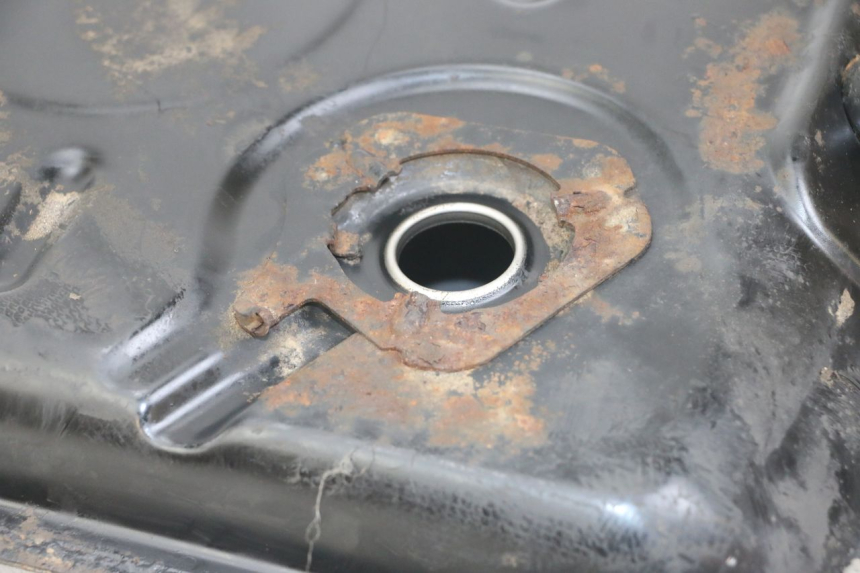 photo de RESERVATÓRIO DE COMBUSTÍVEL KYMCO DINK 4T 50 (2007 - 2018) - Pontos de fixação