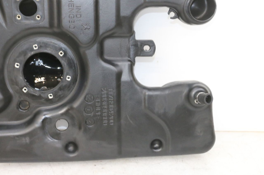photo de RESERVATÓRIO DE COMBUSTÍVEL PEUGEOT DJANGO 4T 50 (2014 - 2019) - Pontos de fixação