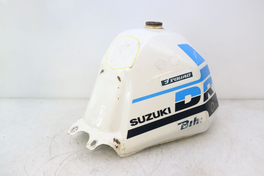 photo de RESERVATÓRIO DE COMBUSTÍVEL SUZUKI DR S 600 (1985 - 1989) - Vista de perto