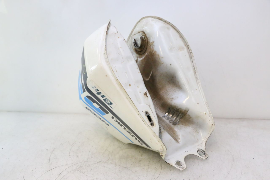 photo de RESERVATÓRIO DE COMBUSTÍVEL SUZUKI DR S 600 (1985 - 1989) - Zoom do estado de desgaste