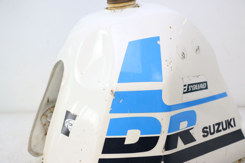 photo de RESERVATÓRIO DE COMBUSTÍVEL SUZUKI DR S 600 (1985 - 1989) - Detalhe da peça