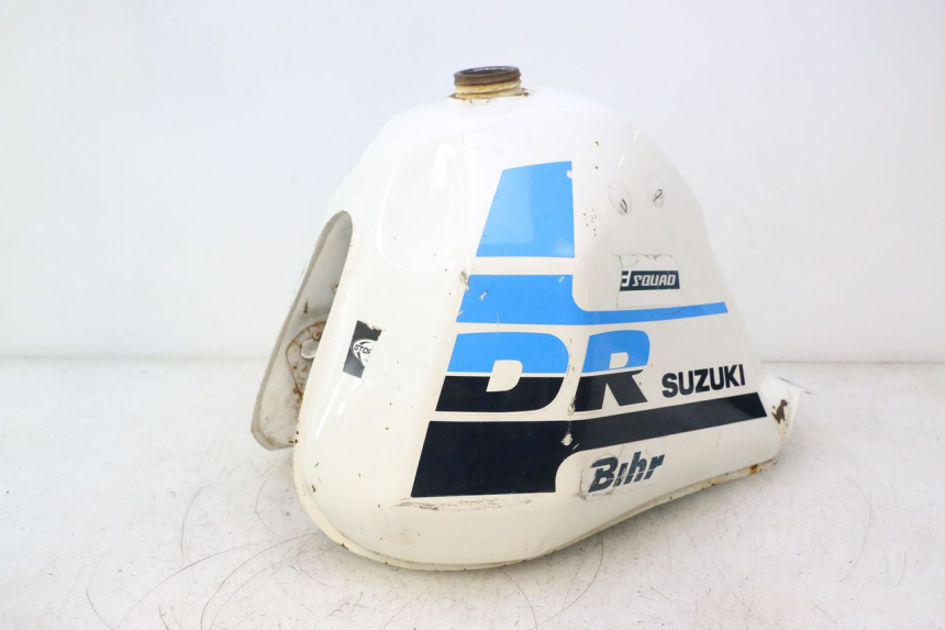 photo de RESERVATÓRIO DE COMBUSTÍVEL SUZUKI DR S 600 (1985 - 1989) - Outro ângulo de visão