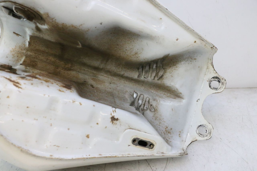 photo de RESERVATÓRIO DE COMBUSTÍVEL SUZUKI DR S 600 (1985 - 1989) - Pontos de fixação