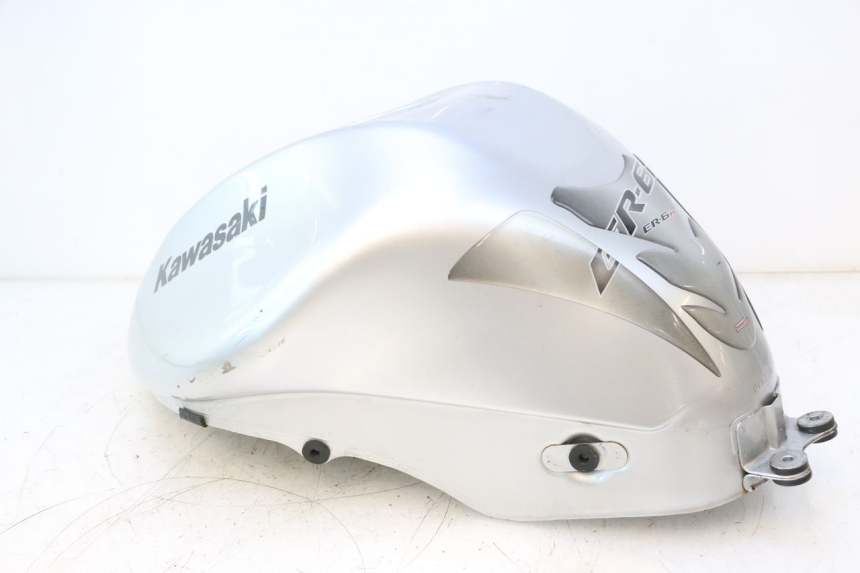 photo de RESERVATÓRIO DE COMBUSTÍVEL KAWASAKI ER-6 ER6 N 650 (2005 - 2009) - Detalhes característicos