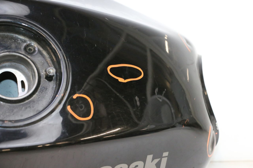photo de RESERVATÓRIO DE COMBUSTÍVEL KAWASAKI ER-6 ER6 N 650 (2005 - 2009) - Pontos de fixação