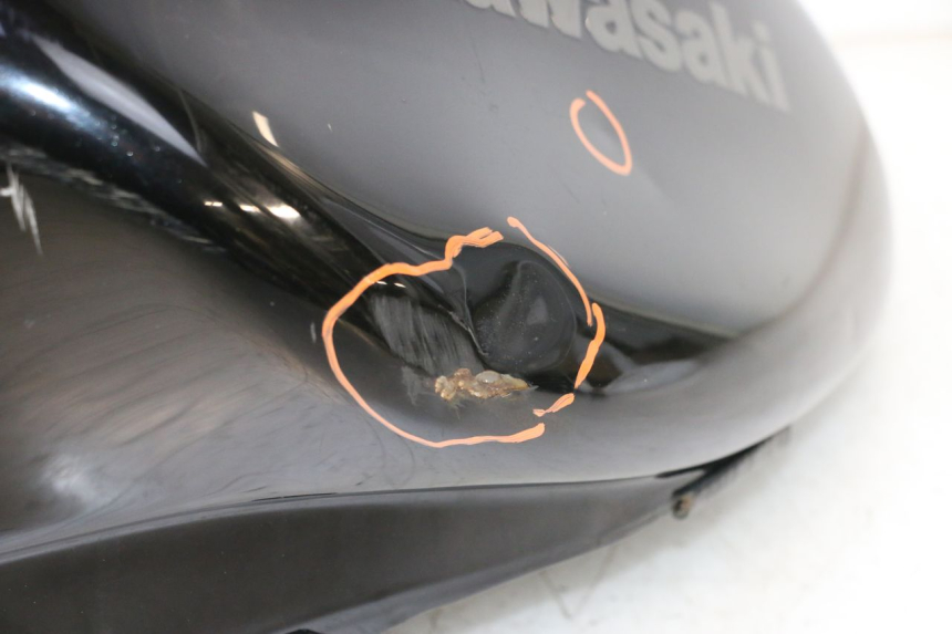 photo de RESERVATÓRIO DE COMBUSTÍVEL KAWASAKI ER-6 ER6 N 650 (2005 - 2009) - Pontos de fixação