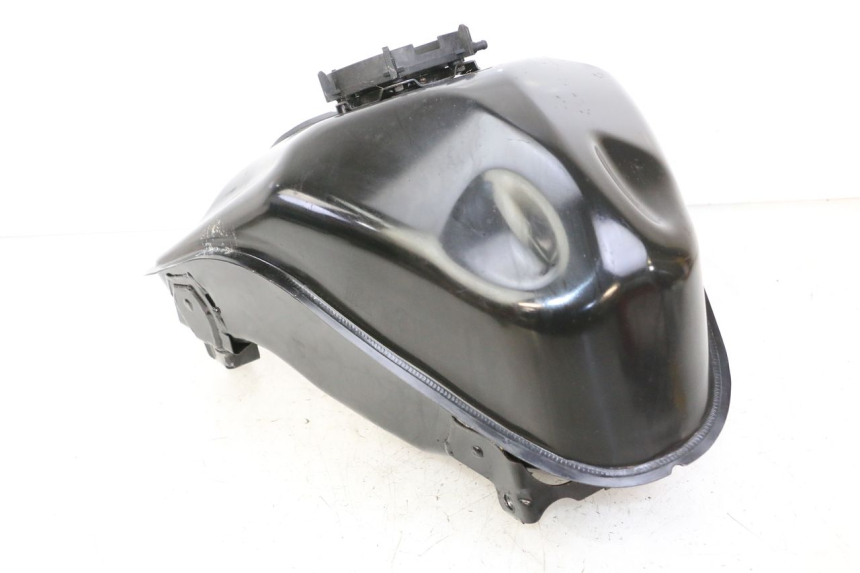 photo de RESERVATÓRIO DE COMBUSTÍVEL BMW G310 R 310 (2016 - 2020) - Detalhes característicos