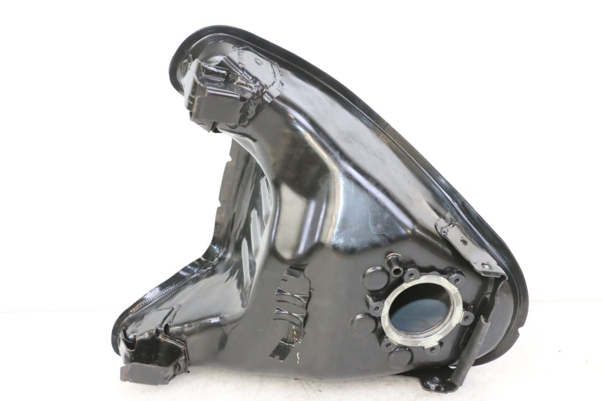 photo de RESERVATÓRIO DE COMBUSTÍVEL BMW G310 R 310 (2016 - 2020) - Pontos de fixação