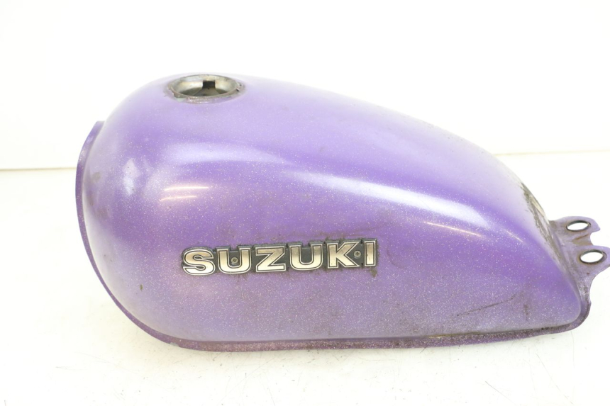 photo de RESERVATÓRIO DE COMBUSTÍVEL SUZUKI GN 125 (1997 - 2000) - Vista geral