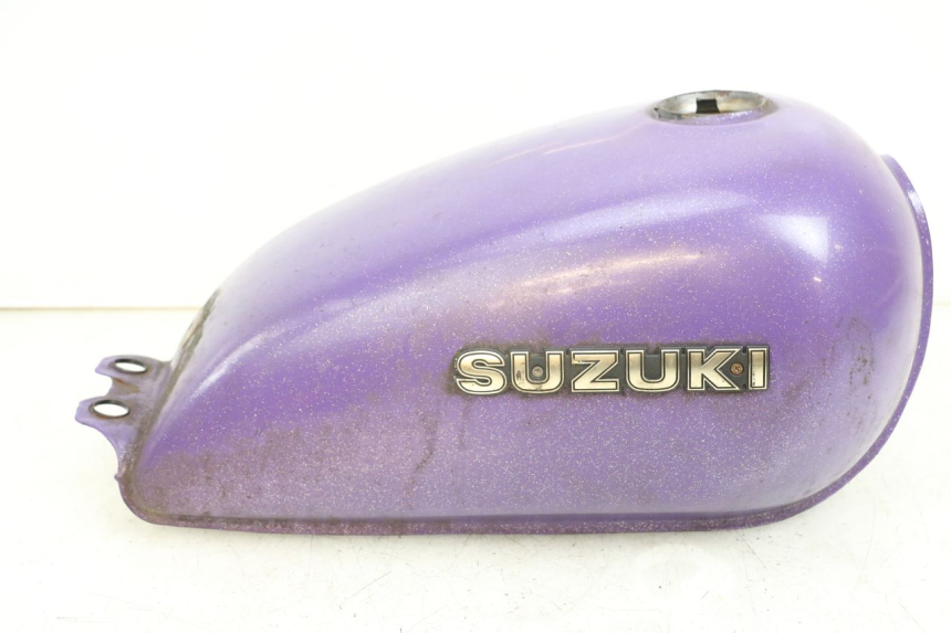 photo de RESERVATÓRIO DE COMBUSTÍVEL SUZUKI GN 125 (1997 - 2000) - Estado da superfície