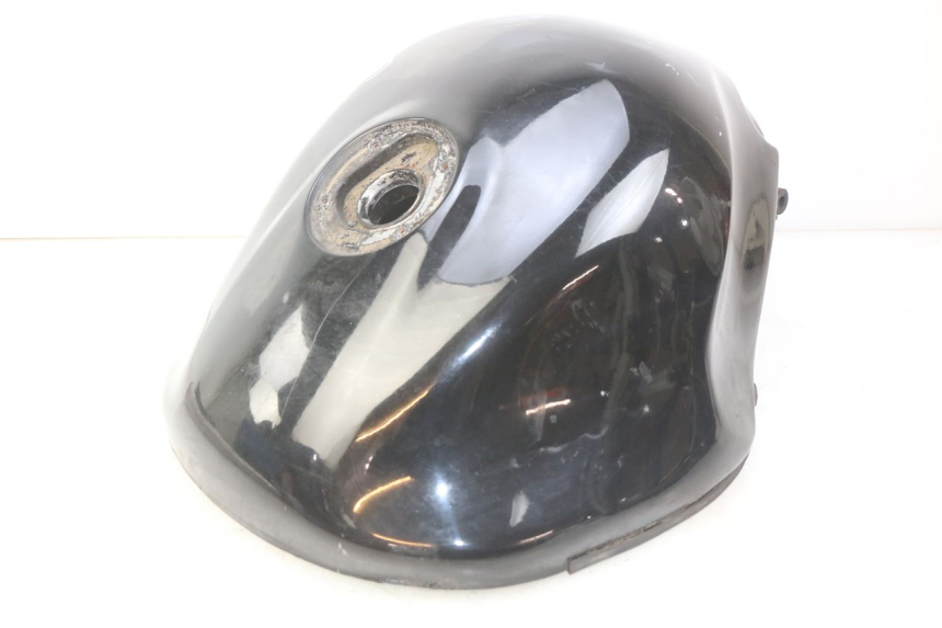 photo de RESERVATÓRIO DE COMBUSTÍVEL SUZUKI GSX-F GSX  F 1100 (1988 - 1994) - Detalhes característicos