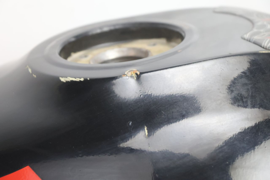 photo de RESERVATÓRIO DE COMBUSTÍVEL SUZUKI GSX F GSXF 750 (1988 - 1998) - Detalhe da peça