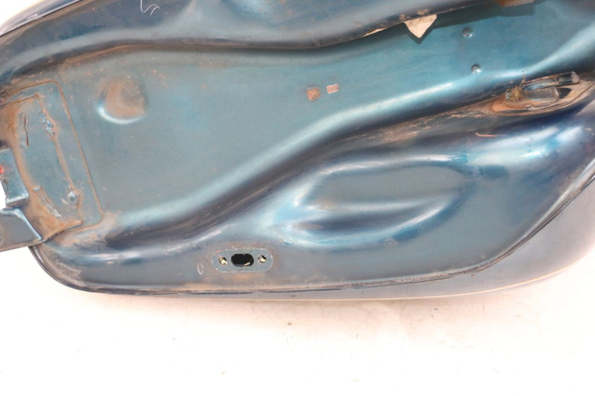 photo de RESERVATÓRIO DE COMBUSTÍVEL SUZUKI GZ MARAUDER 125 (1998 - 2004) - Pontos de fixação