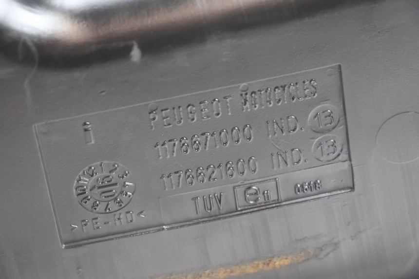 photo de RESERVATÓRIO DE COMBUSTÍVEL PEUGEOT SATELIS 125 (2006 - 2009) - Outro ângulo de visão