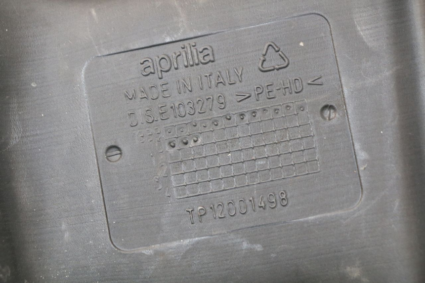 photo de RESERVATÓRIO DE COMBUSTÍVEL APRILIA SCARABEO GT 125 (1999 - 2007) - Detalhe da peça