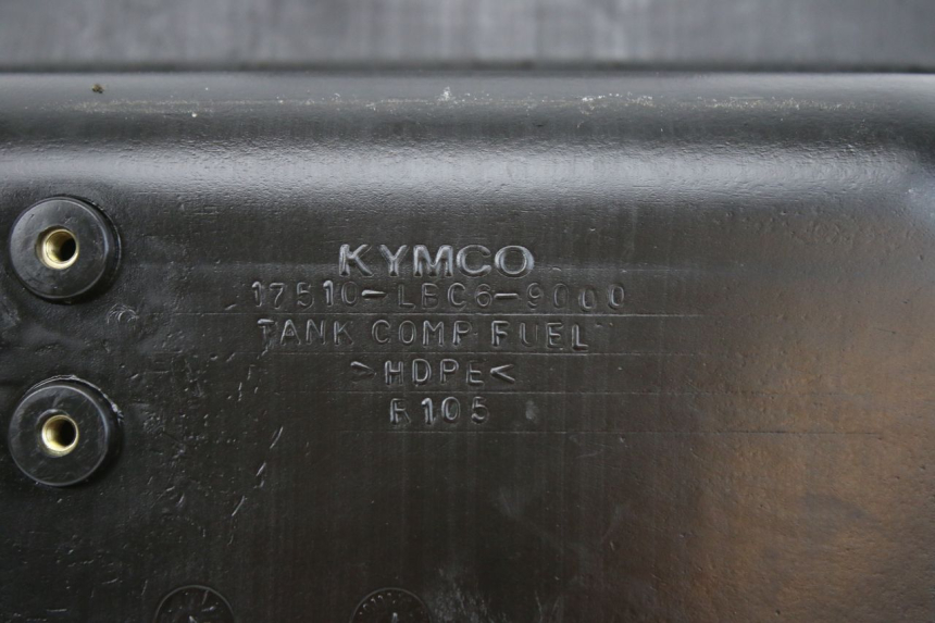photo de RESERVATÓRIO DE COMBUSTÍVEL KYMCO SENTO 100 (2008 - 2013) - Estado da superfície