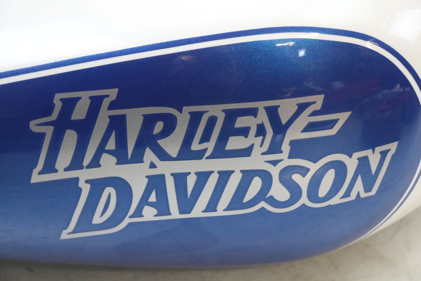 photo de RESERVATÓRIO DE COMBUSTÍVEL HARLEY DAVIDSON SPORTSTER XL CUSTOM 883 (1999 - 2006) - Zoom do estado de desgaste
