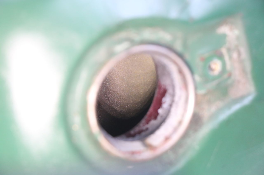 photo de RESERVATÓRIO DE COMBUSTÍVEL YAMAHA SR 125 (1982 - 2003) - Detalhe da peça
