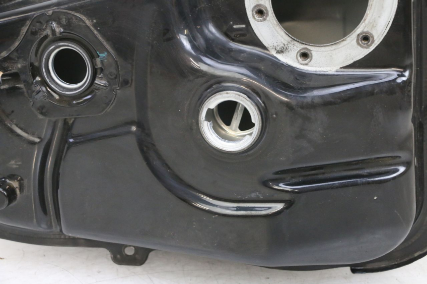 photo de RESERVATÓRIO DE COMBUSTÍVEL PEUGEOT TWEET PRO EFI 4T 50 (2021 - 2022) - Detalhes característicos