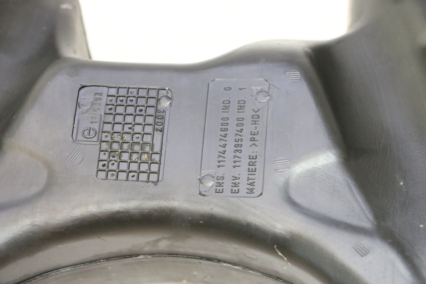 photo de RESERVATÓRIO DE COMBUSTÍVEL PEUGEOT VIVACITY 50 (2004 - 2009) - Pontos de fixação