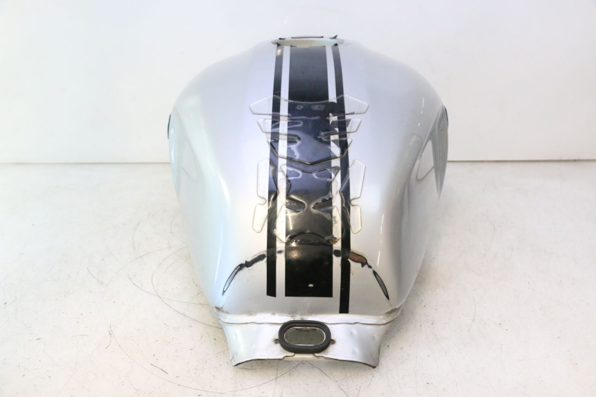photo de RESERVATÓRIO DE COMBUSTÍVEL YAMAHA XJR 1300 (1998 - 2002) - Detalhes característicos