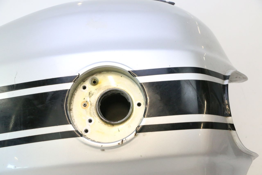 photo de RESERVATÓRIO DE COMBUSTÍVEL YAMAHA XJR 1300 (1998 - 2002) - Vista de perto