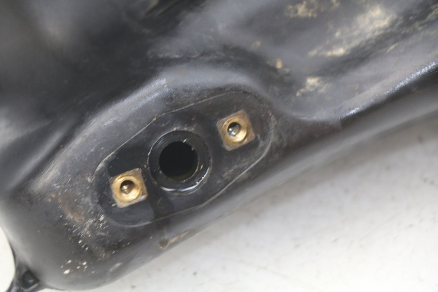 photo de RESERVATÓRIO DE COMBUSTÍVEL HONDA XR 70 (1997 - 2003) - Zoom do estado de desgaste