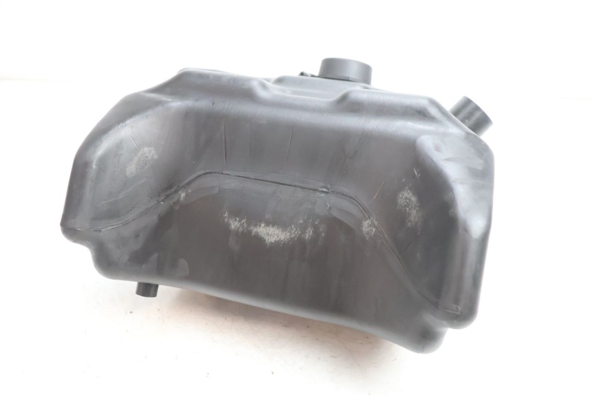 photo de RESERVATÓRIO DE COMBUSTÍVEL YAMAHA YP MAJESTY 125 (2002 - 2006) - Pontos de fixação