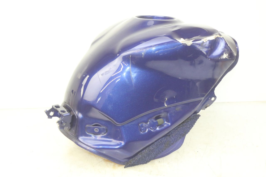 photo de RESERVATÓRIO DE COMBUSTÍVEL YAMAHA YZF R1 1000 (2007 - 2008) - Detalhes característicos