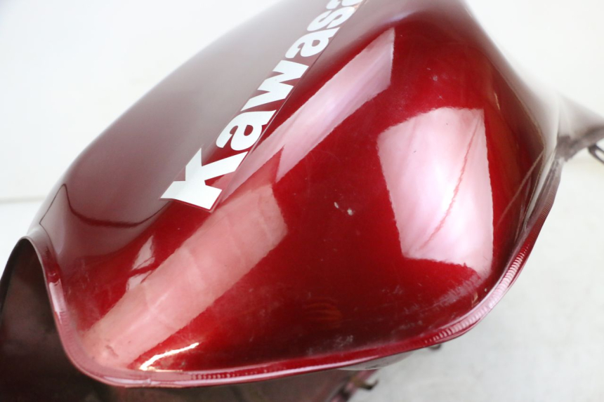 photo de RESERVATÓRIO DE COMBUSTÍVEL KAWASAKI ZR 7 750 (1999 - 2004) - Zoom do estado de desgaste