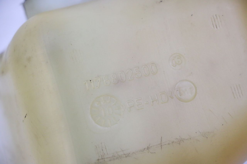 photo de RESERVATÓRIO DE ÓLEO PEUGEOT SATELIS 125 (2006 - 2009) - Zoom do estado de desgaste