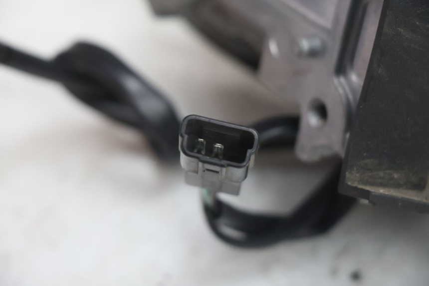 photo de ESPELHO DIREITO SUZUKI BURGMAN EXECUTIVE ABS 650 (2006 - 2012) - Pontos de fixação