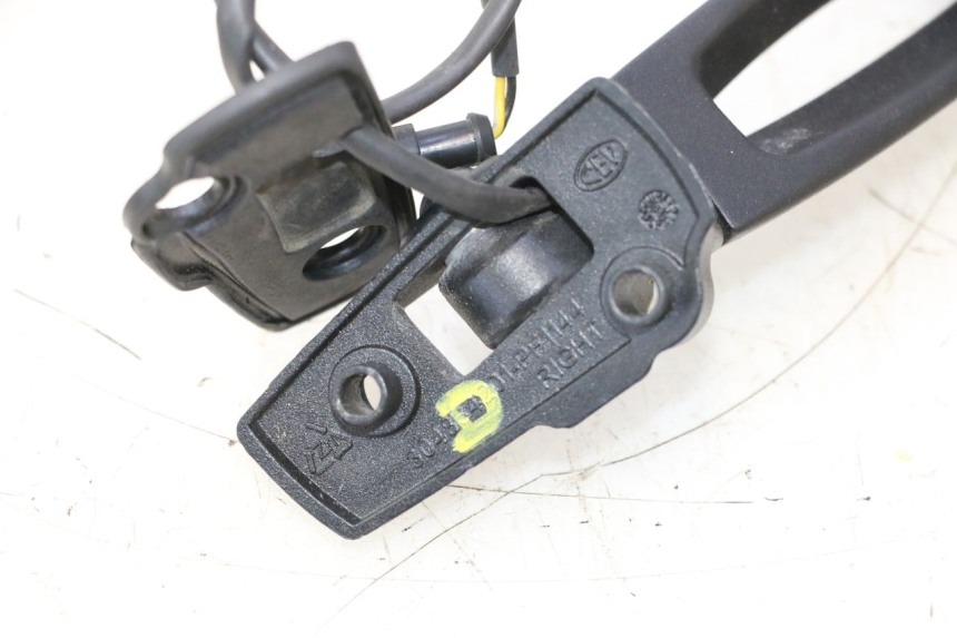 photo de ESPELHO DIREITO CAN-AM SPYDER RS 1000 (2008 - 2012) - Detalhe da peça