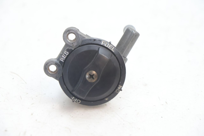 photo de TORNEIRA DO RESERVATÓRIO KAWASAKI ZX-6R ZX6R 600 (1995 - 1997) - Detalhe da peça