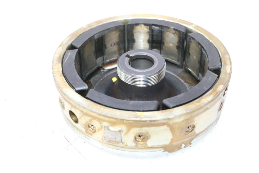 photo de ROTOR SUZUKI DR S 600 (1985 - 1989) - Detalhe da peça