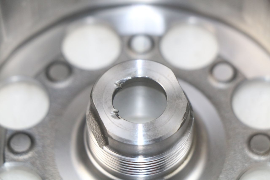 photo de ROTOR SUZUKI GSR 600 (2005 - 2012) - Pontos de fixação