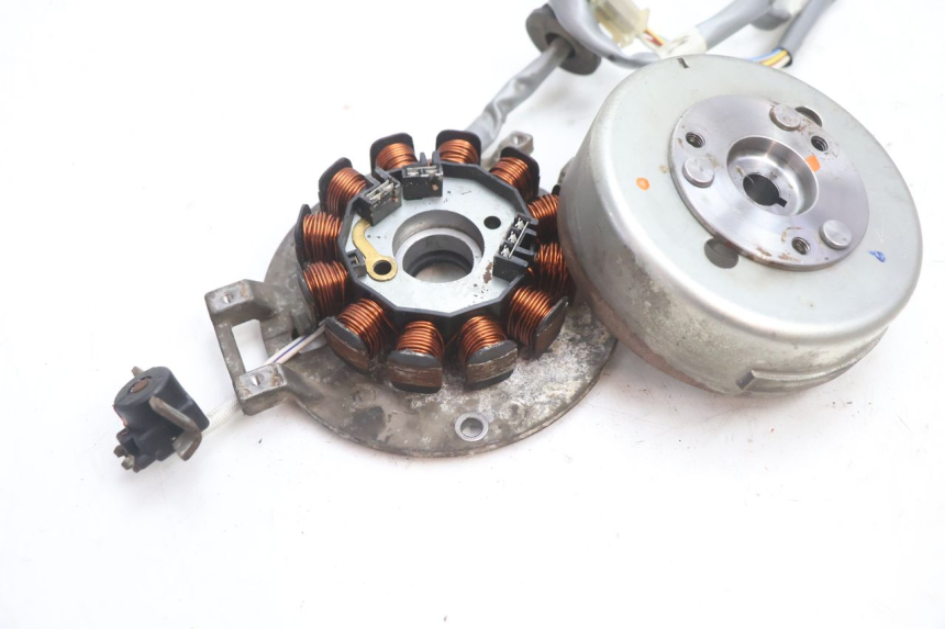 photo de ROTOR ESTATOR MBK BOOSTER SPIRIT 50 (2004 - 2017) - Outro ângulo de visão