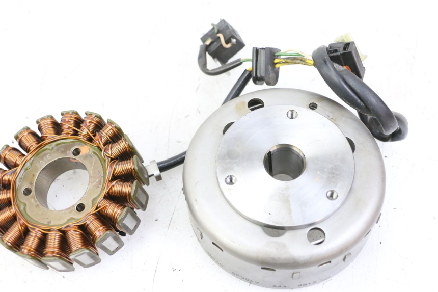 photo de ROTOR ESTATOR SUZUKI BURGMAN 125 (2007 - 2014) - Pontos de fixação