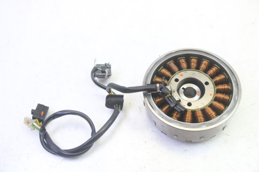 photo de ROTOR ESTATOR SUZUKI BURGMAN 125 (2007 - 2014) - Outro ângulo de visão