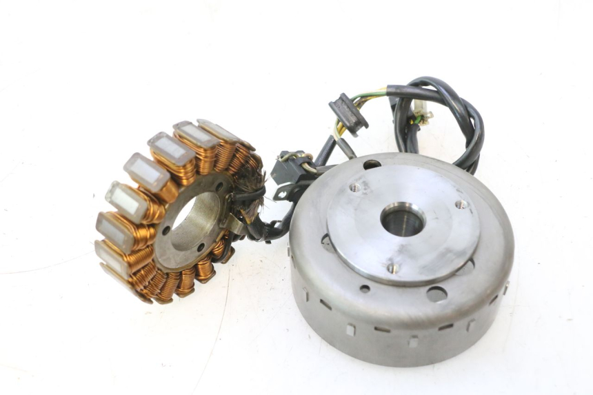 photo de ROTOR ESTATOR SUZUKI BURGMAN 125 (2007 - 2014) - Outro ângulo de visão