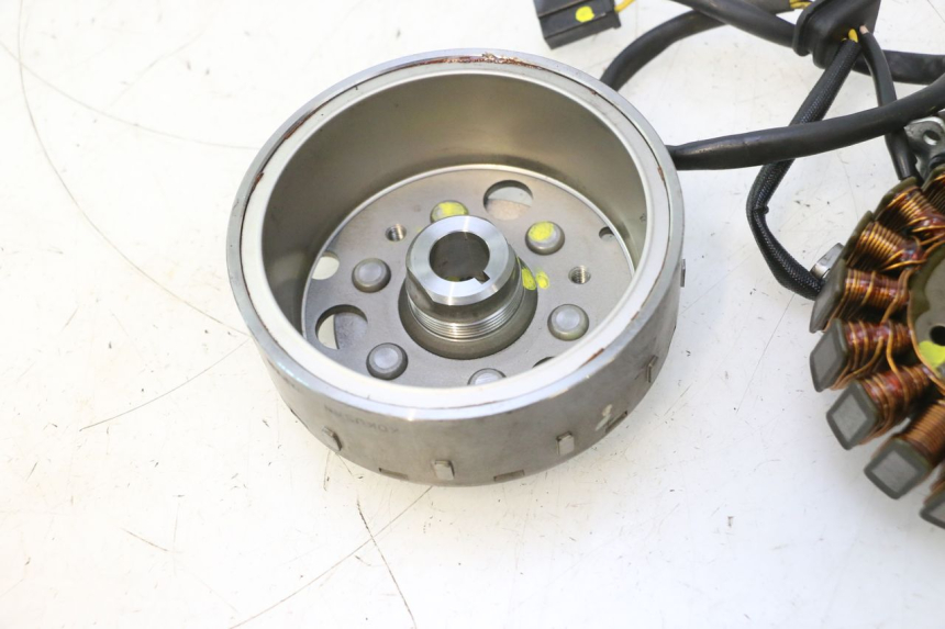 photo de ROTOR ESTATOR SUZUKI BURGMAN 125 (2007 - 2014) - Vista de perto