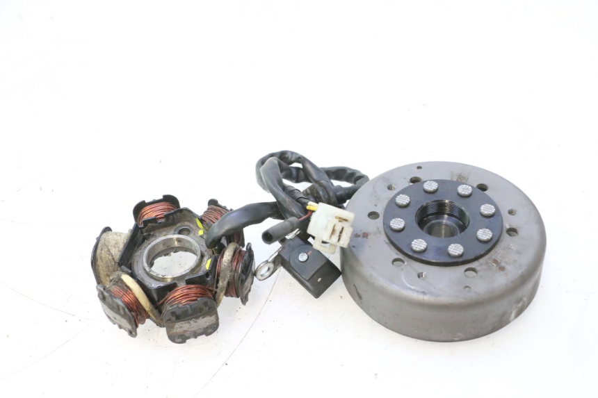 photo de ROTOR ESTATOR PEUGEOT CITYSTAR 2T 50 (2018 - 2021) - Outro ângulo de visão
