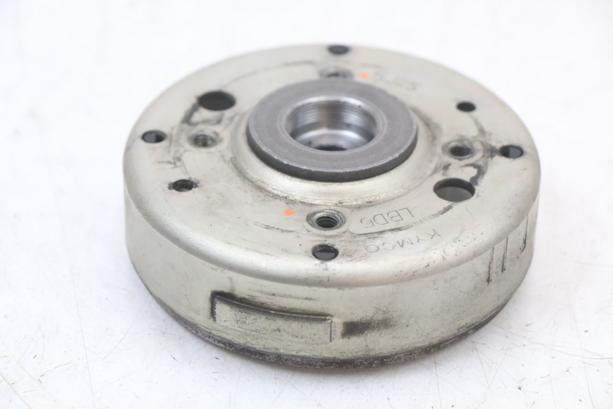 photo de ROTOR ESTATOR KYMCO DINK 4T 50 (2007 - 2018) - Outro ângulo de visão