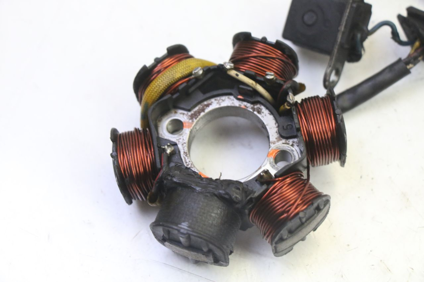 photo de ROTOR ESTATOR PEUGEOT ELYSTAR 50 (2002 - 2014) - Pontos de fixação