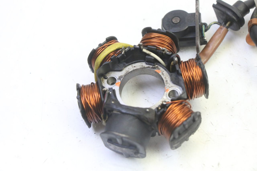 photo de ROTOR ESTATOR PEUGEOT ELYSTAR 50 (2002 - 2014) - Pontos de fixação
