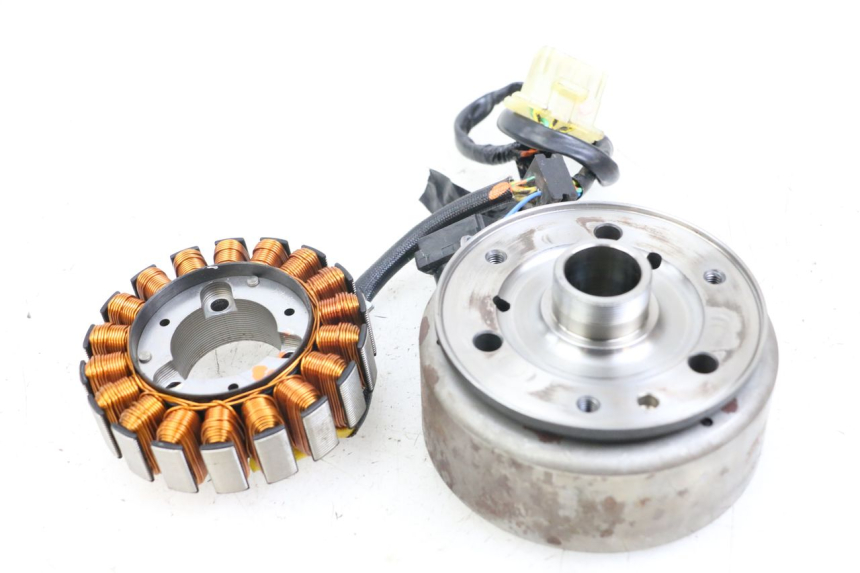 photo de ROTOR ESTATOR HONDA FES PANTHEON 2T 125 (1998 - 2002) - Outro ângulo de visão